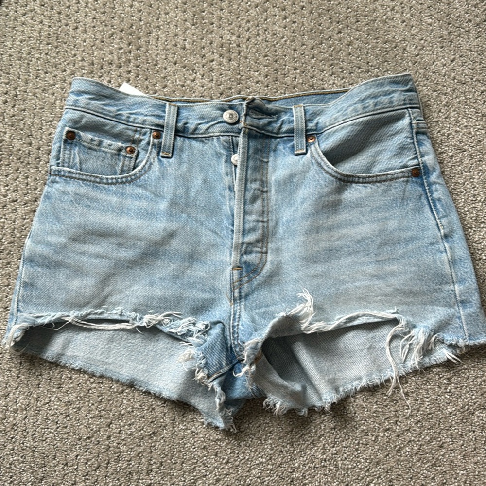 Levi’s light wash Jean shorts